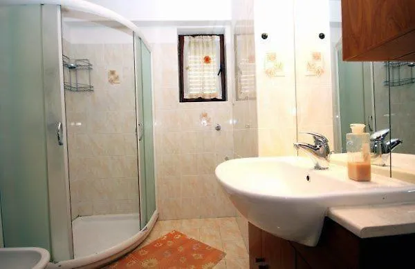 Gemuetliches Appartement Mit Terrasse In Strandnaehe Pjescana Uvala 0*,  Croatia