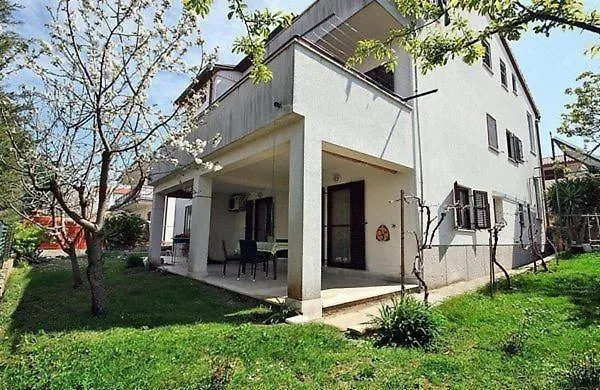 Gemuetliches Appartement Mit Terrasse In Strandnaehe Pjescana Uvala Apartment