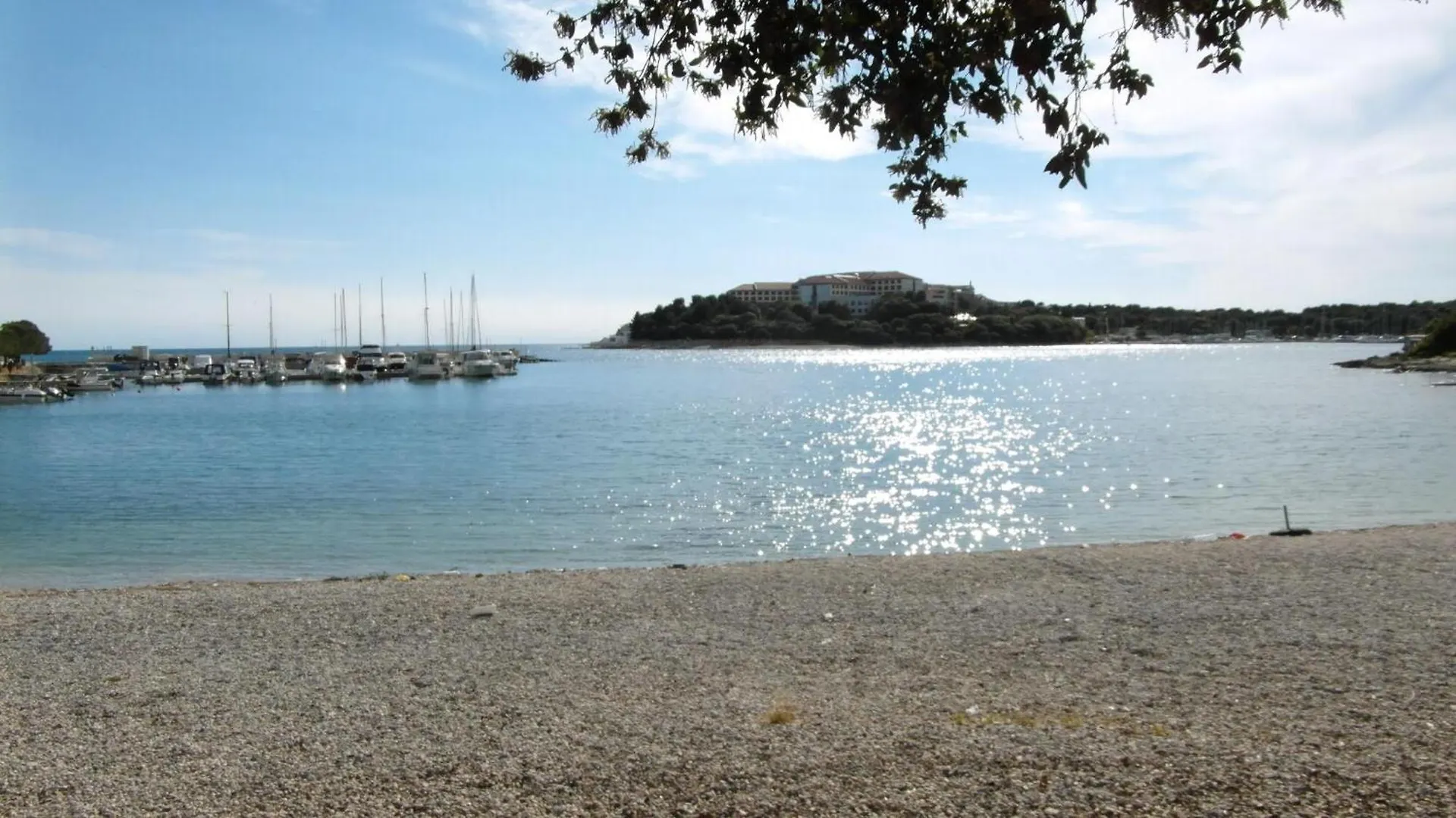 Apartmán Gemuetliches Appartement Mit Terrasse In Strandnaehe Pjescana Uvala